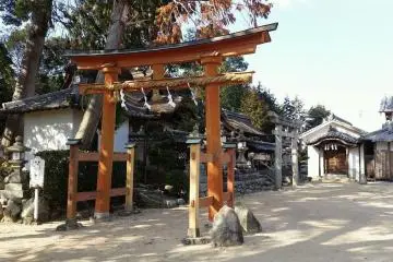 Worn red torii