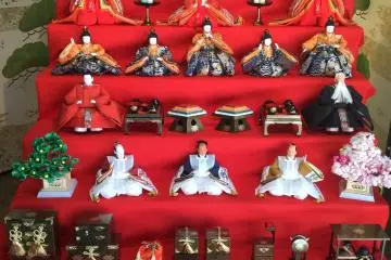 Traditional grand display.