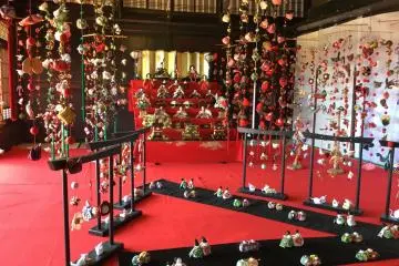 Display at the old house's main room.