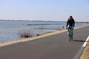 Cycling Lake Kasumigaura via rental bike courtesy of Le Cyc (Play Atre 1F)