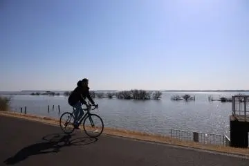 Expect gorgeous, uninterrupted views of Lake Kasumigaura
