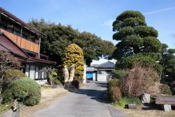 Gardens on the grounds of Kurosawa Shouyuten