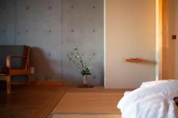 Room Ikebana decoration at Satoumitei