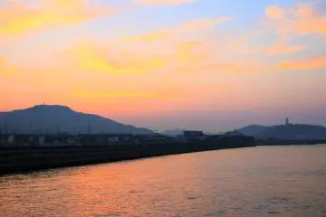 The scenery with a beautiful sunset