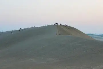 <p>L'approche par le sud est agr&eacute;able et facile, mais est beaucoup plus raide de l'autre c&ocirc;t&eacute;. Les gens aiment essayer de monter et descendre, et voil&agrave; une bonne fa&ccedil;on de fatiguer vos enfants dehors!</p>