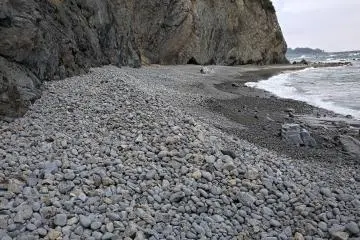 A rocky beach after the last tunnel