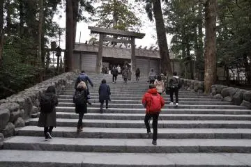 Ise Shrine: gate to Naiku Shrine