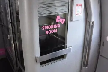 Hello Kitty Shinkansen: smoking room