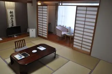 At Shuhokan hotel