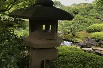 Lentera di Taman Yushi