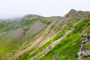요테이 산의 분화구는 테두리 둘레에 따라 경치가 변한다.