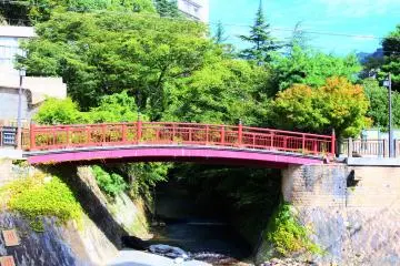 The vermilion-coloured Nene Bridge