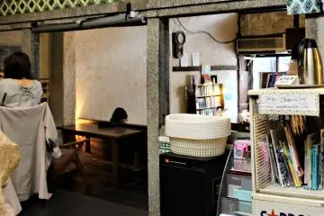 The baskets are like those seen in sento public baths. 