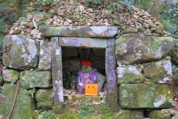 A yonaki Jizo statue