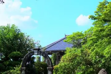 Some more of the old Glover residence scenery