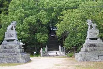 Some scenery inside Shizukiyama Shrine