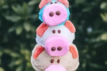 A three piggy stack (¥880)