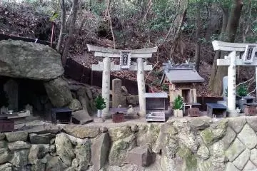 Small shrine on the trail up to Shigisan Castle