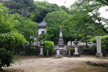 A small hall built to hold important scrolls.
