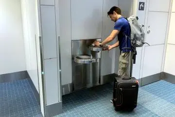 First water refill at the airport. (Photo: <a href="https://www.socialinnovationjapan.com" target="_blank" rel="noreferrer noopener nofollow">Social Innovation Japan</a>)