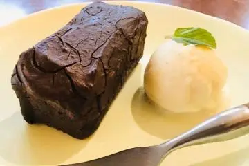 Tofu brownie with soy ice cream