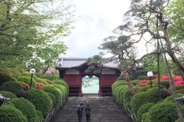 Tangga menuju kuil