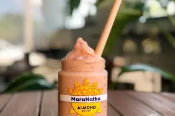 Smoothies are served in a sustainable, eco-friendly way