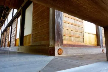 Floor and sliding doors of the main hall