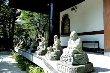 Stone tatues in the precincts