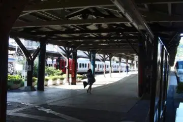 The echoing platforms