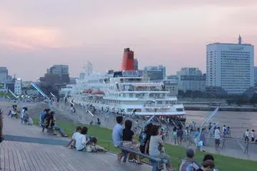 Passenger ship at Osanbashi (Photo: Shinya Ota / Weekend Walks in Yokohama )