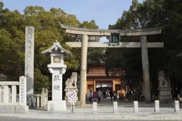 Photo: <a href="https://ja.wikipedia.org/wiki/%E3%83%95%E3%82%A1%E3%82%A4%E3%83%AB:Ooyamazumijinja_02.jpg" target="_blank" rel="noreferrer noopener nofollow">Dokudami</a> / <a href="https://creativecommons.org/licenses/by-sa/4.0/deed.en" target="_blank" rel="noreferrer noopener nofollow">CC BY-SA 4.0</a>
