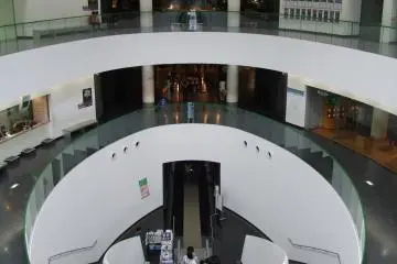Ke bawah, terus ke bawah, sampai akhirnya menuju tempat para binatang buas