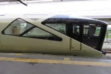 Train Suite Shiki-Shima 