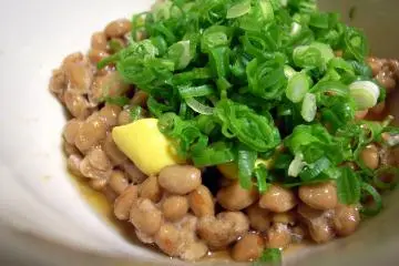 Natto, fermented soybeans (Photo: <a href="https://www.flickr.com/photos/spilt-milk/370706033/in/photolist-yKXZk-8LQ1hP-iH8n9-yKY3q-4M3Mg8-iH6La-9vTuqG-9vQs1X-iH6L9-iH6Lb-iH6Le-iH6Lc-iH6Lg-4nL6P3-urxCeD-bmKsGp-9cfYFC-biH74P-Ygwof9-2Pckna-8AY5Hp-5oQ4s6-5oUmqy-3JEUmJ-u9KU6f-4rgqfx-5oUmeU-4SvSgr-9Dy6ji-2fUSiD-bGzPHV-7m6RSQ-bph4iG-8eAZHF-8AY5NT-9Qx7xc-9wsjXq-by1vDa-2hhgpi1-2PgR43-p9jjA-pHPPnc-4iAqhP-e8cFTz-p3Z3W-7FERyS-4hnbs-7FERdj-7fNN11-7FAWnt" target="_blank" rel="noreferrer noopener nofollow">yoppy</a> / <a href="https://creativecommons.org/licenses/by/2.0/" target="_blank" rel="noreferrer noopener nofollow">CC BY 2.0</a>)