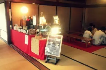 일본관에서 말차를 즐기실수도 있습니다.