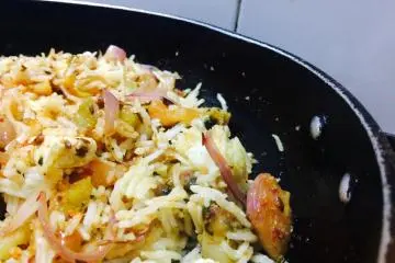 Vegetarian biryani rice dish (Photo: <a href="https://commons.wikimedia.org/wiki/File:Vegetarian_Biryani_or_Fried_Rice.jpeg" target="_blank" rel="noreferrer noopener nofollow">PratishthaSharma1991</a> / <a href="https://creativecommons.org/licenses/by-sa/4.0/deed.en" target="_blank" rel="noreferrer noopener nofollow">CC BY-SA 4.0</a>)