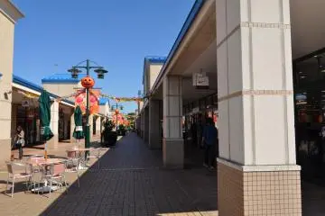 Spacious walking paths