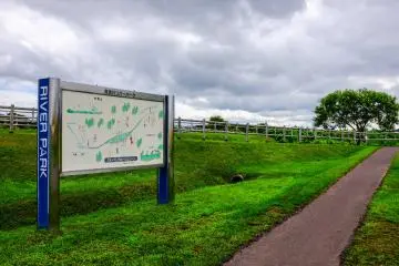 The east entrance to Shiribetsu River Park, this is also the best location if you are looking for the tennis courts