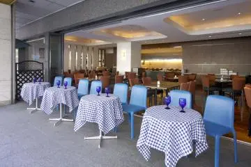 Outdoor tables are also available in the restaurant at at Kyoto Royal Hotel and Spa in Central Kyoto City (Photo: Kyoto Royal Hotel and Spa)