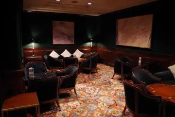Side drinking area also possesses the same elegance