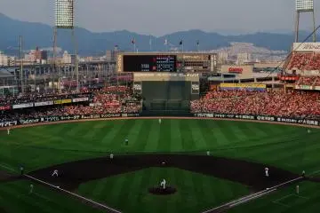 Hiroshima Toyo Carp vs Yomiuri Giants