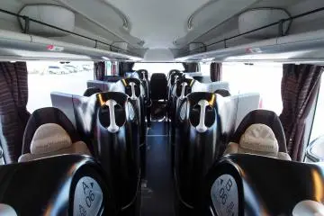 Tempat duduk di bus sekarang hanya kursi di dekat jendela - semua kursi lorong diblokir