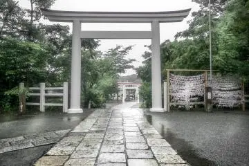  The rain soaked paths leading up to the main entrance. The rain finally stopped as I began to leave