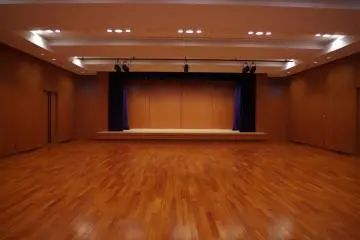 <p>ห้องจัดประชุมสไตล์ตะวันตกของโรงแรมชิออนอิน วาจุนไคคุนในฮิกะชิยะมะ เมืองเกียวโต</p>