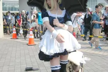 Comiket 84, Day 2: Garden outside West Hall, Saber