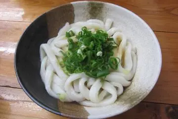 Ise udon, Mie (Photo: <a href="https://commons.wikimedia.org/wiki/File:Ise_Udon_by_Kinoko.JPG" target="_blank" rel="noreferrer noopener nofollow">アルトクール </a> / <a href="https://creativecommons.org/licenses/by-sa/4.0/deed.en" target="_blank" rel="noreferrer noopener nofollow">CC BY-SA 4.0</a>)