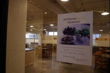 <p>ป้ายบอกเมนูพิเศษในหน้าร้อนที่โรงแรมแอนเตรูม เกียวโต</p>