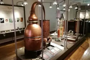 One of the steam distillation machine examples