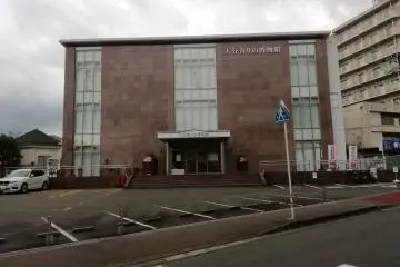 The unassuming museum building